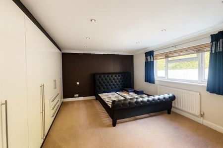 4 bedroom semi-detached house to rent - Photo 4