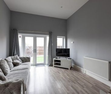4 bedroom semi-detached house to rent - Photo 6
