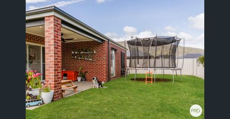 QUALITY FAMILY HOME! - Photo 3