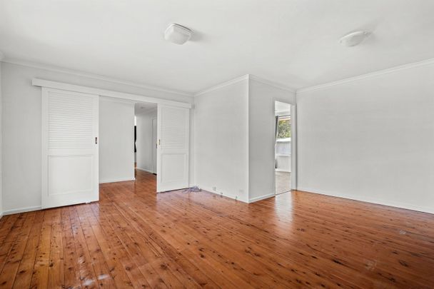 4 John Street, Forresters Beach - Photo 1