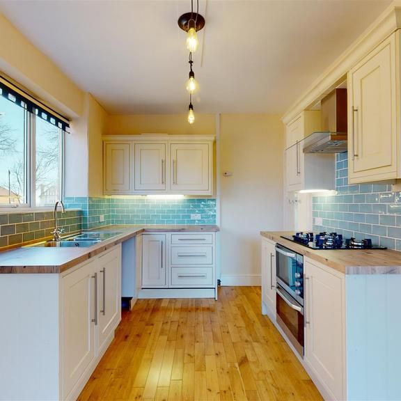 3 bedroom semi-detached house to rent - Photo 1