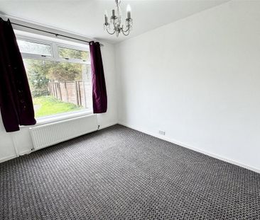 4 bedroom semi-detached house to rent - Photo 2