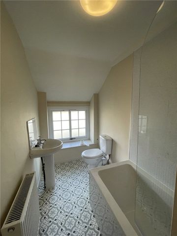 A charming, chalkstone cottage in the quiet village of Wintringham in close proximity to Malton, Scarborough and York. Middle Cottage benefits from a good sized rear garden and off street parking. Min 12 months tenancy. - Photo 5