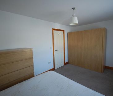 2 bedroom end of terrace house to rent - Photo 2