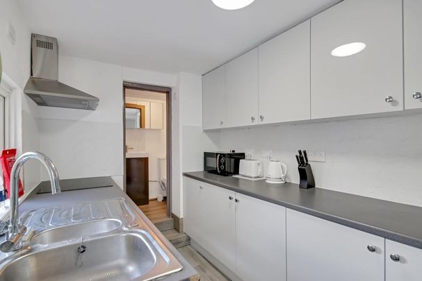 5 bedroom terraced house to rent - Photo 1