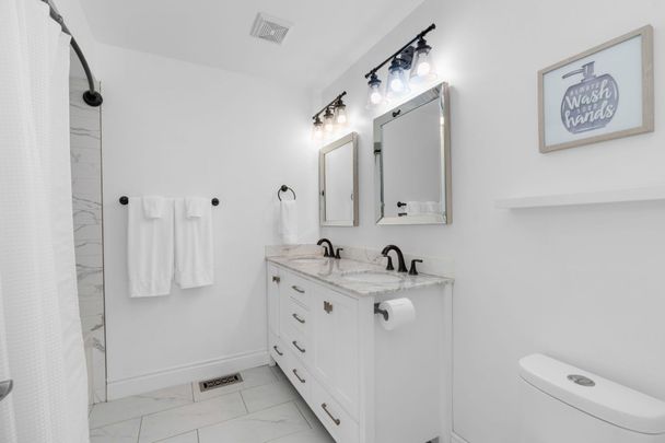 For Lease - 3211 Oak Street, Innisfil, Ontario - Photo 1