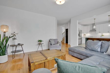 For Lease - 320 Eckerson Avenue, Stittsville - Munster - Richmond, Ontario - Photo 2