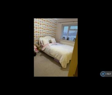 4 bedroom detached house to rent - Photo 2