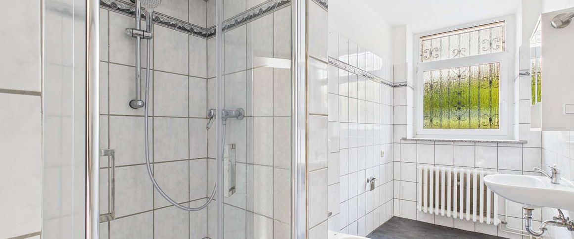 Helle 3-Zimmer Souterrainwohnung mit Balkon in zentraler Wohnlage von Plauen - Foto 1