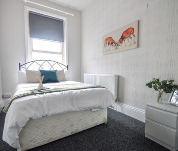 1 bedroom in a house share to rent - Photo 2