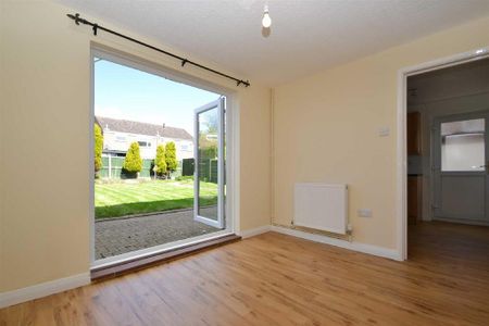 3 bedroom semi-detached house to rent - Photo 2