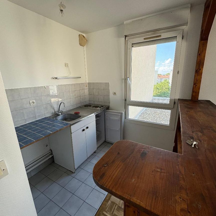 Location Appartement 1 pièce 35m² LYON 7ème - Photo 1