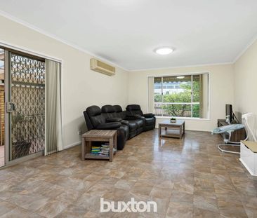 Family-Sized Living in a Family-Wise Court! - Photo 2