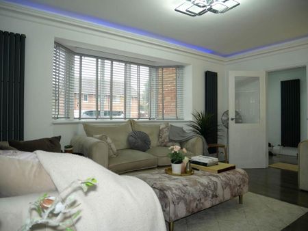 4 bedroom semi-detached house to rent - Photo 2