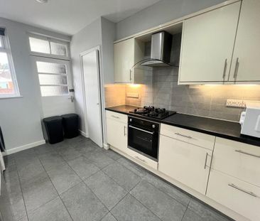 3 bedroom flat to rent - Photo 6