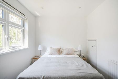 4 bedroom end of terrace house to rent - Photo 2