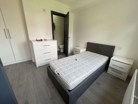 6 bedroom detached house to rent - Photo 3