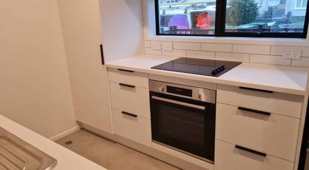 Modern Townhouse in Prime Point Chevalier Location - Photo 5