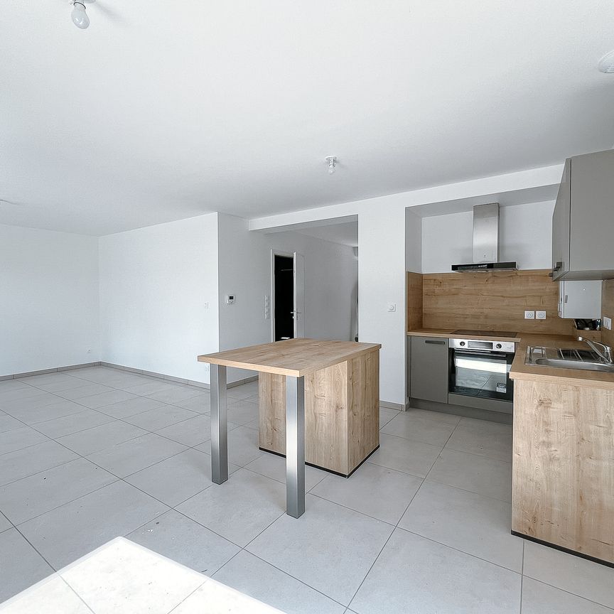 Villa neuve mitoyenne avec jardin (FRANCE) - Photo 1