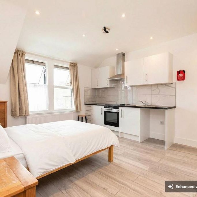 Studio to rent - Photo 1