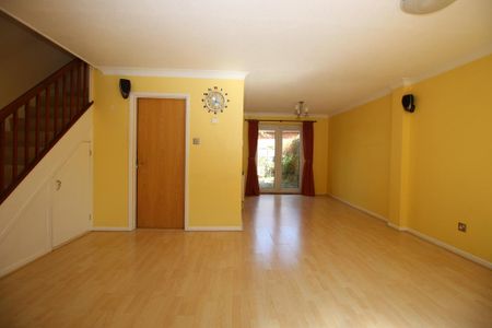 3 bedroom end of terrace house to rent - Photo 2