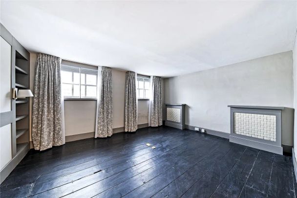 2 bedroom flat in London - Photo 1