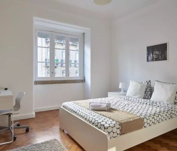 Rooms for rent in 6-bedroom apartment in Santo António - Foto 3