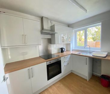 3 bedroom semi-detached house to rent - Photo 5