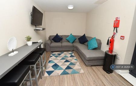 1 bedroom in a house share to rent - Photo 2