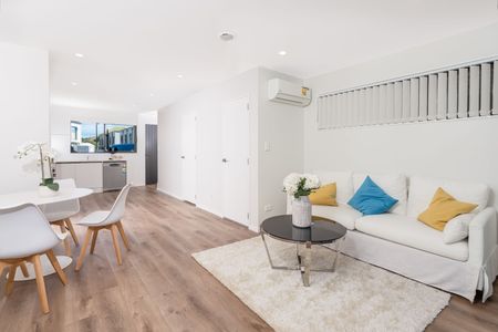 MANGERE BRIDGE, 3 BEDROOMS - Photo 3