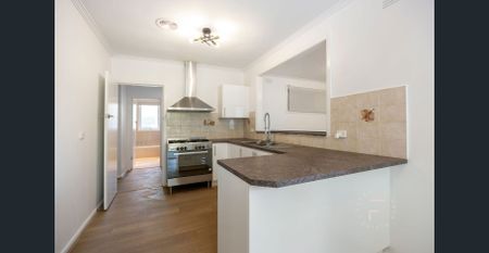 COMFORTABLE, LOW-MAINTENANCE LIVING - Photo 5