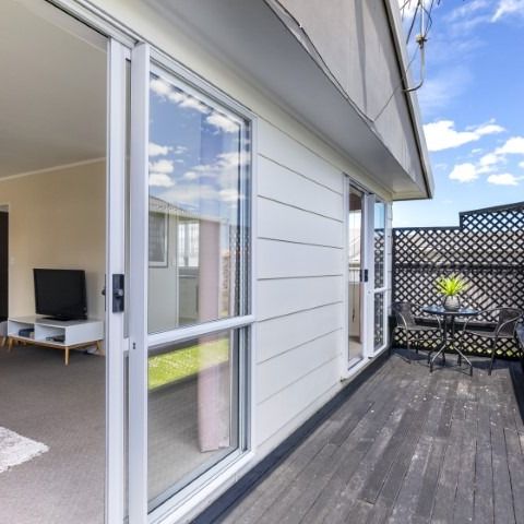 A fully functional 3 bedroom home at Mt Wellington - Photo 1