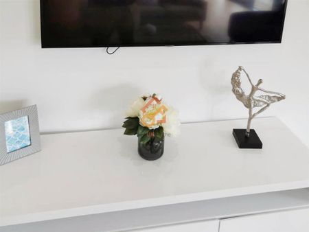 3 bedroom flat to rent - Photo 2