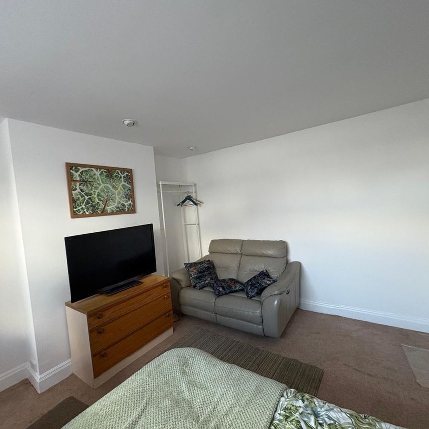 Room in a Shared House, Moat Drive, HA1 - Photo 1