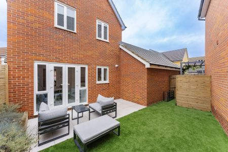 Allan Bedford Crescent, Costessey - Photo 2