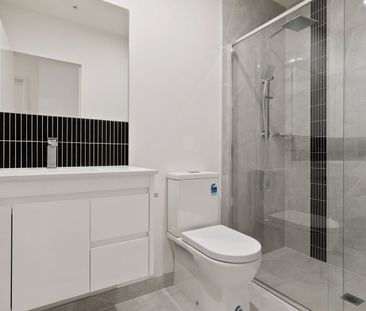 Bright & Spacious Two Bedroom Apartment - Photo 4