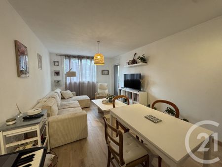 Location Appartement 3 pièces 57m² LA VALENTINE 11ème - Photo 4