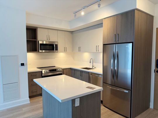 For Lease - 333 Sunseeker Avenue Unit# 518, Innisfil, Ontario - Photo 1