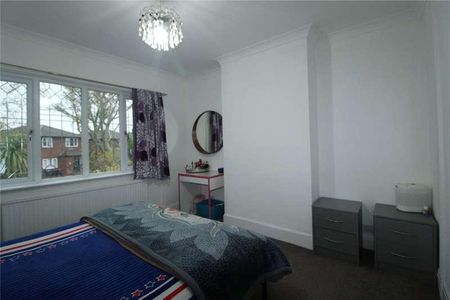 Eastwood Road North, Leigh-on-sea, Essex, SS9 - Photo 4