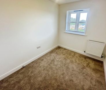 4 bedroom semi-detached house to rent - Photo 2