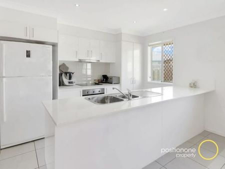 Family home positioned within walking distance to Fernbrooke State School and Staines Memorial College! - Photo 2