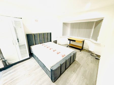 Room in a Shared House, Edwards Road, B24 - Photo 4