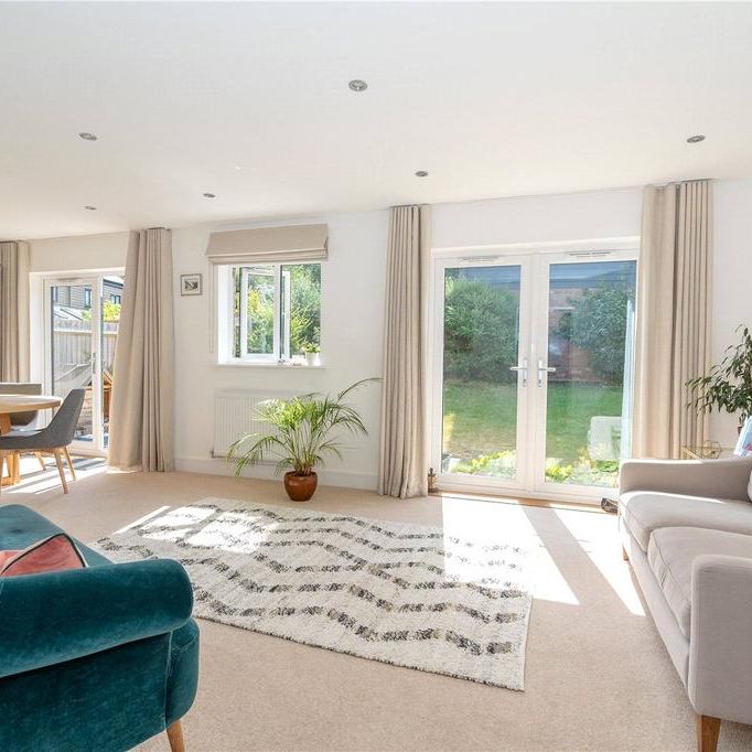 3 bedroom semi-detached house to rent - Photo 1