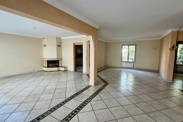 Maison de ville Aix En Provence 202 m2 - Photo 1