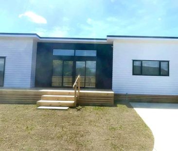 4-BEDROOM HOUSE | MANUREWA - Photo 3