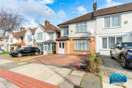 3 bedroom semi-detached house to rent - Photo 2