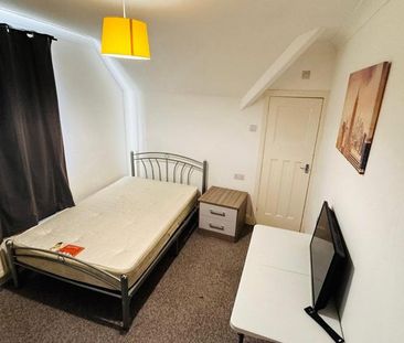 6 bedroom semi-detached house to rent - Photo 6