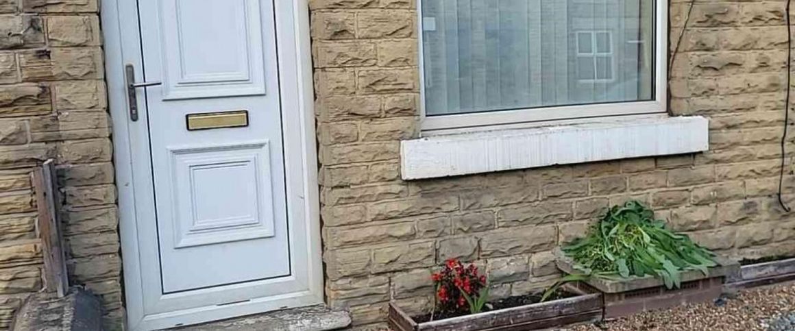 2 bed Terraced - To Let - Photo 1