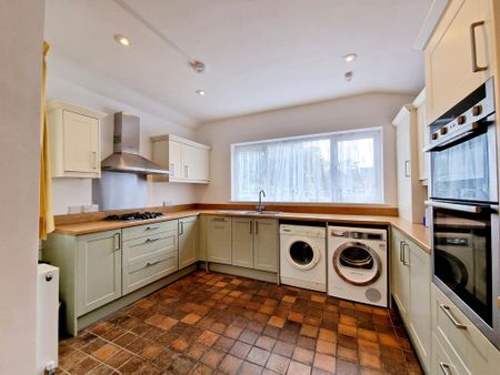 3 bedroom semi-detached house to rent - Photo 2