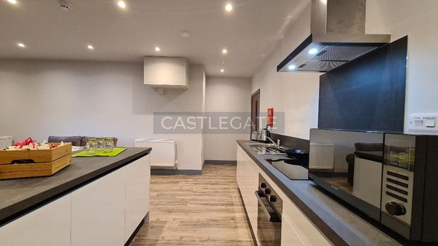 1 bedroom in a flat share to rent - Photo 1
